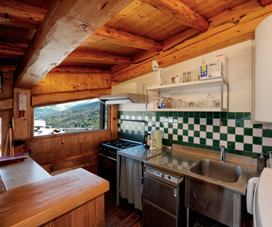 the kitchen of the chalet Freney at Montchavin