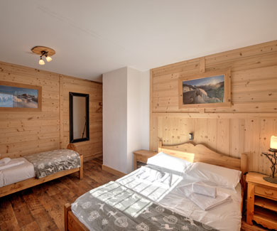 Une des nombreuses chambres du Chalet Mont-Blanc à Montchavin